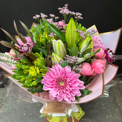 Ashleigh - A budding delight, complimented by greenery and presented in a gift box/bag. Beautiful flower bouquet hand delivered by the local florist.