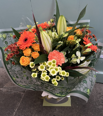 Horizon Sky - Looking for something a little different to send? Why not send an Autumnal themed delivery of beautiful flowers. This wonderfully wrapped hand-tied will be delivered filled with a fabulous selection of freshly picked blooms in the signature colours of the season.