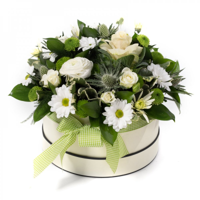 Olivia - A stunning arrangement of luxurious flowers in a white & cream colourway. Made to impress in a stylish hat box.